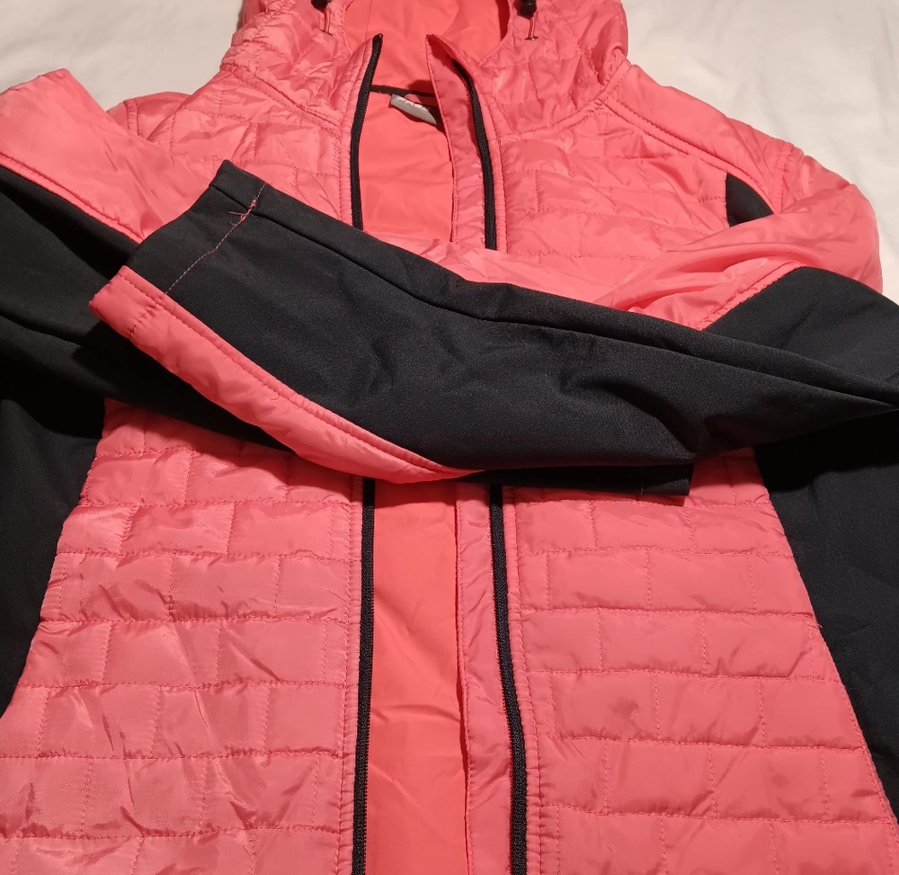 Young women size xl (16-18) free tech jacket in great condition great for winter